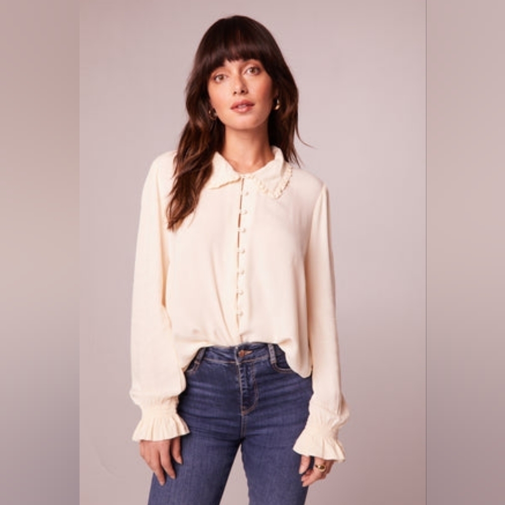 BAND OF THE FREE Denise Cream Ruffle Collar Top, Size Medium. NWT